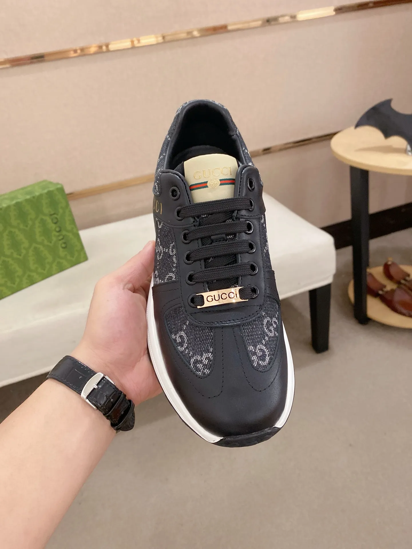 Men's clothing and shoes💰 400💰🇮🇹🇮🇹GUCCI (Gucci) top 🔍🔍 new models are on sale at the same time, the upper 🇮🇹 is imported Italian first-layer cowhide, the lining is fully imported sheepskin 💪💪, completely 1⃣️compared 1⃣️Reproduction🇮🇹💪💪, ⚠Sole: The original sole is specially provided by the original factory, the exclusive movable molded sole is super comfortable, ⚠Original factory follow-up goods, 🔍🔍high quality, you can enter and leave the counter at will, welcome to compare⚠. Code number: 38-44 (45 is custom-made and cannot be returned or exchanged)